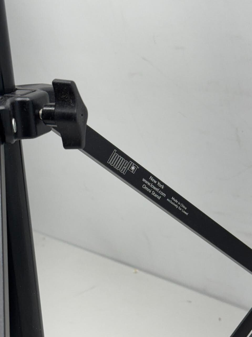 Lowel O1-33 Omni Light Stand (9') (Gun Metal)