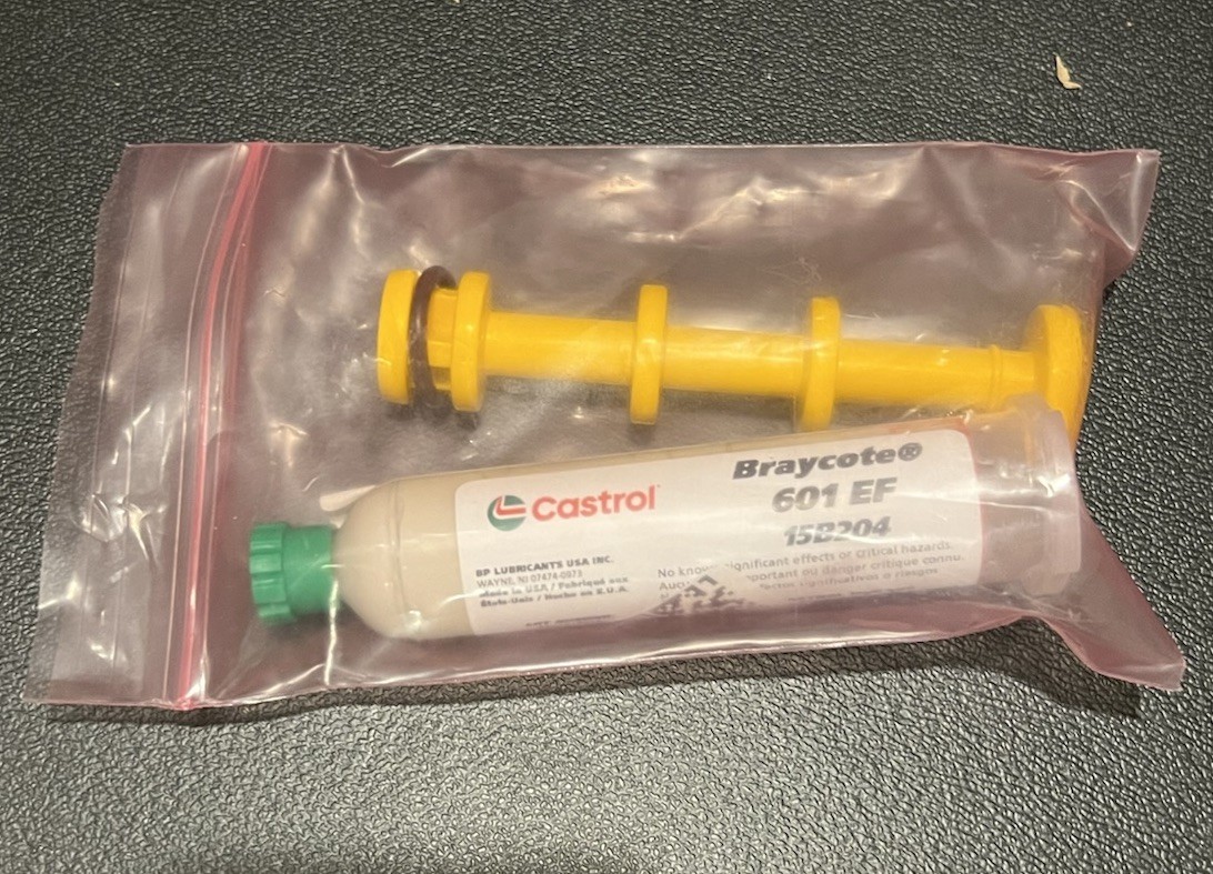 Castrol Braycote 601 EF Lubricant Grease – 2 oz Syringe – New / DOM: 2022+