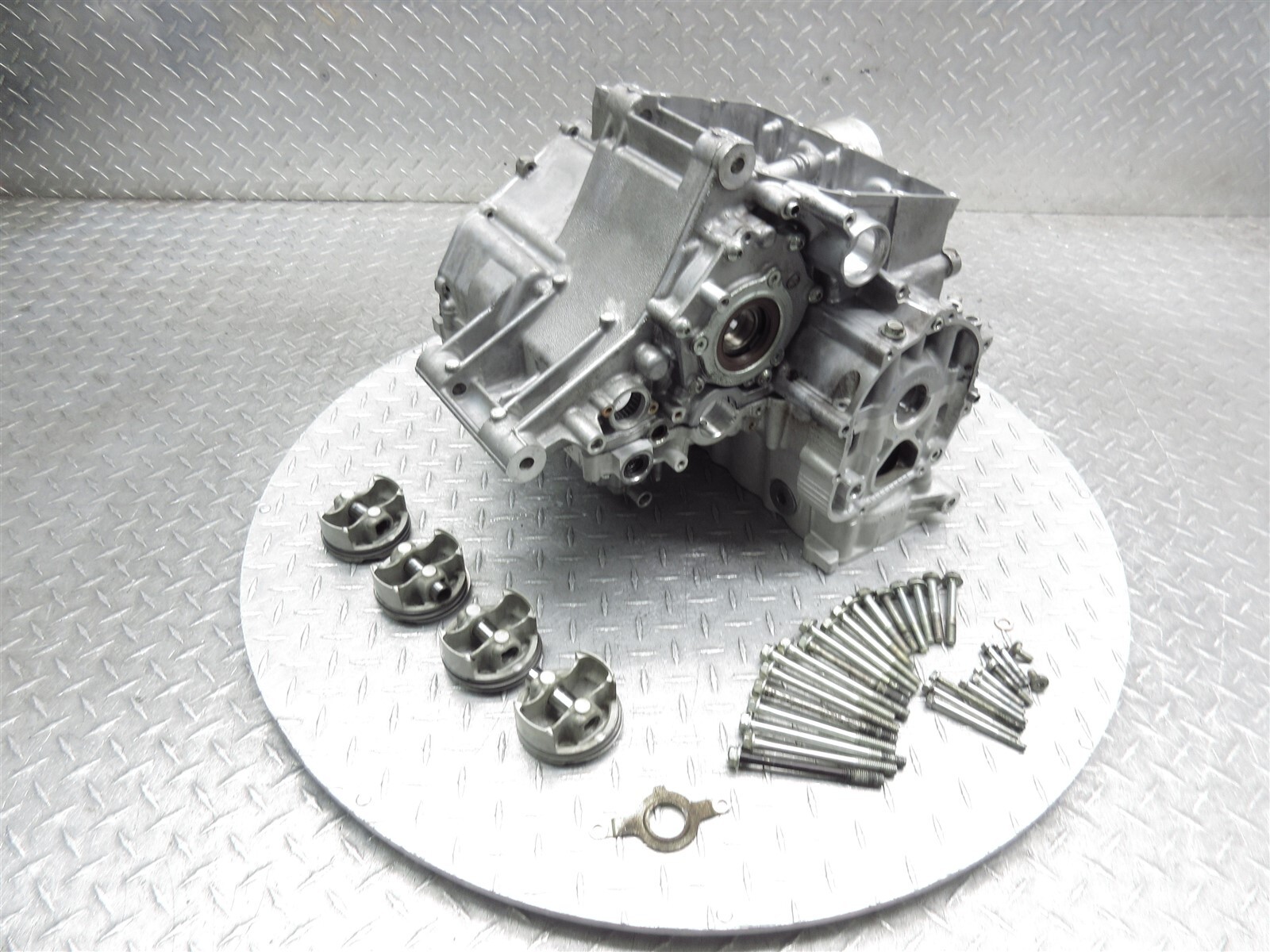 2015 11-20 Suzuki GSXR 750 GSXR750 Crankcase Case Engine Motor Block Piston Lot