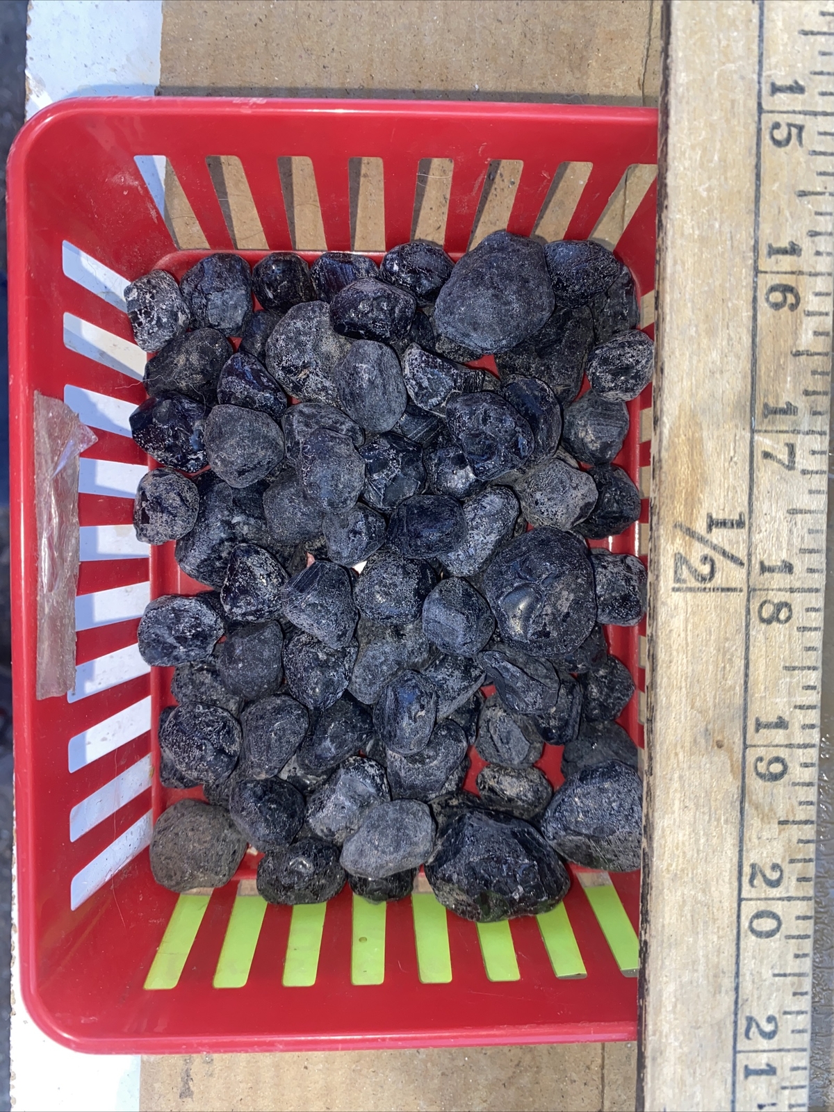 Apache tear rough 1 Lb.