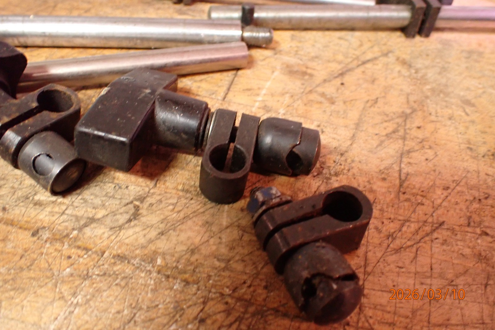 PILE OF BROWN AND SHARPE STARRETT OTHER DIAL INDICATOR ARMS SWIVEL BRACKETS PART