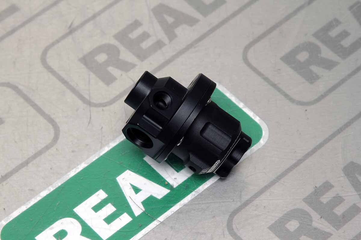 Radium DMR-RA Direct Mount Fuel Pressure Regulator -8 AN ORB Black 20-1623-00