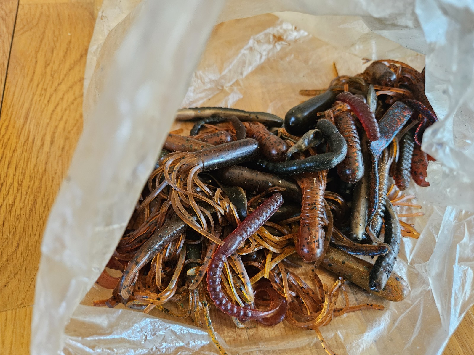 ~ Fishing Tackle Box Lot Hooks Swivels Leads Weights Lead Head Eagle Claw +++ ~