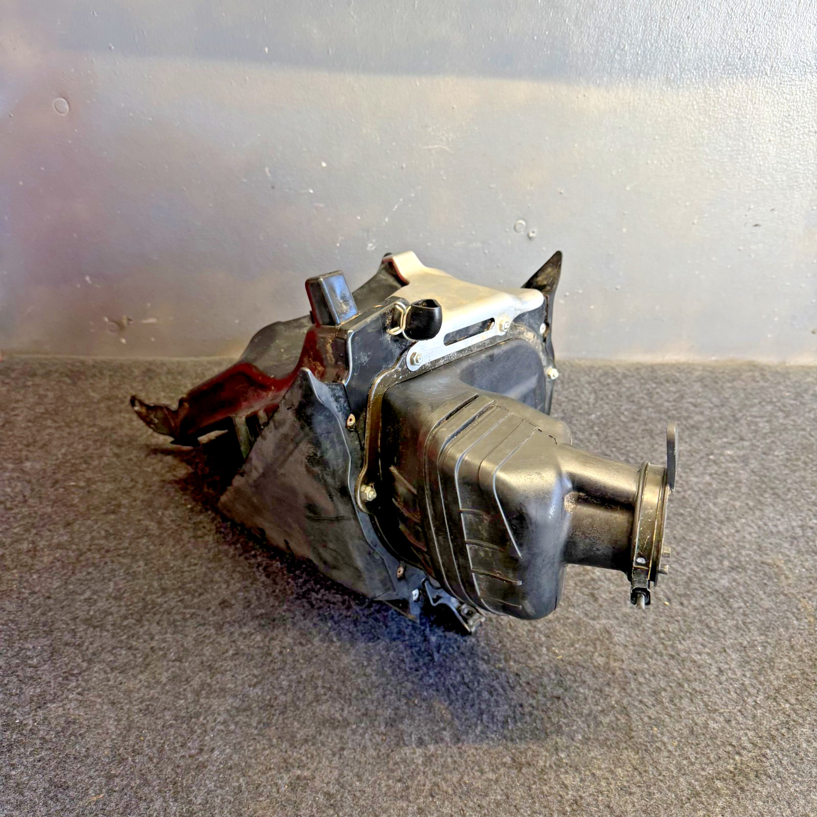 06-07 Honda CRF250r OEM AIRBOX AIR CLEANER INTAKE BOOT FILTER HOUSING ASSEMBLY