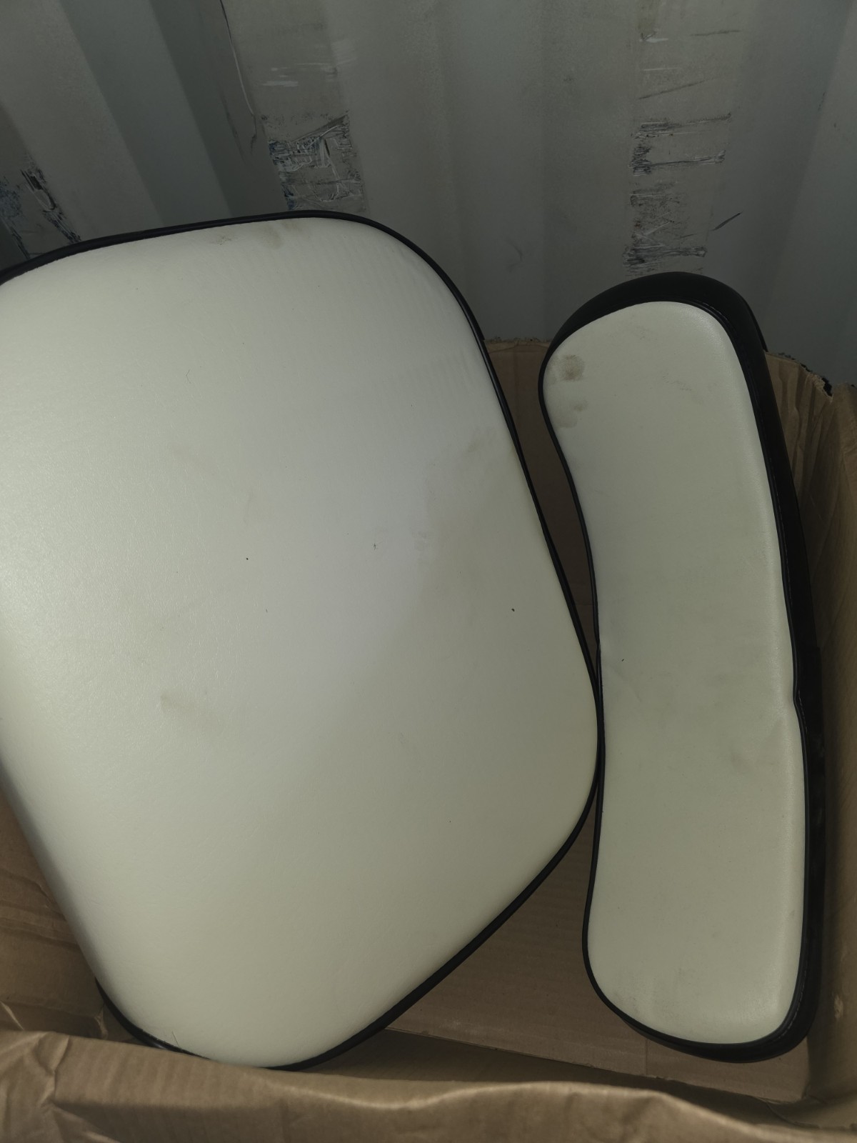 Oliver White 1800 Seat White Black 7315 7314 Made In USA NOS Open Box