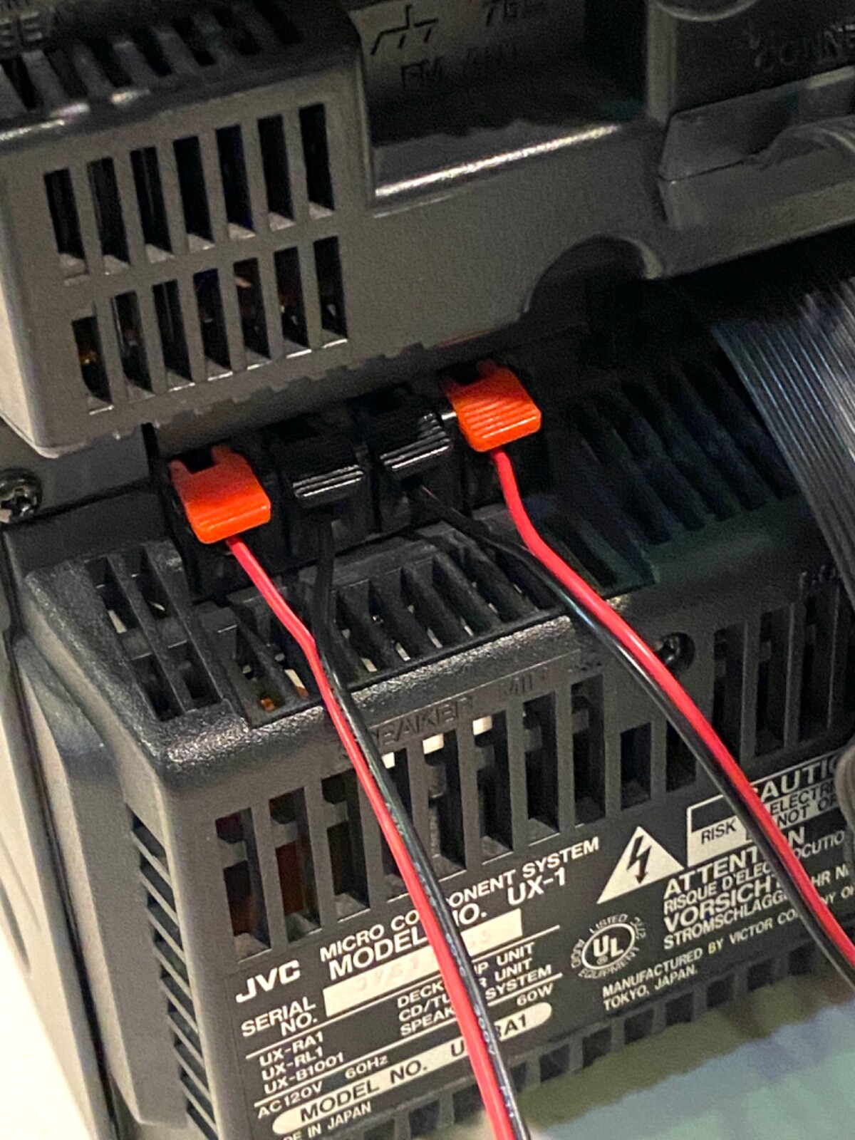 A/B A+B Switch 1 IN - 2 OUT 2 Way Stereo Receiver Speaker Set Selector