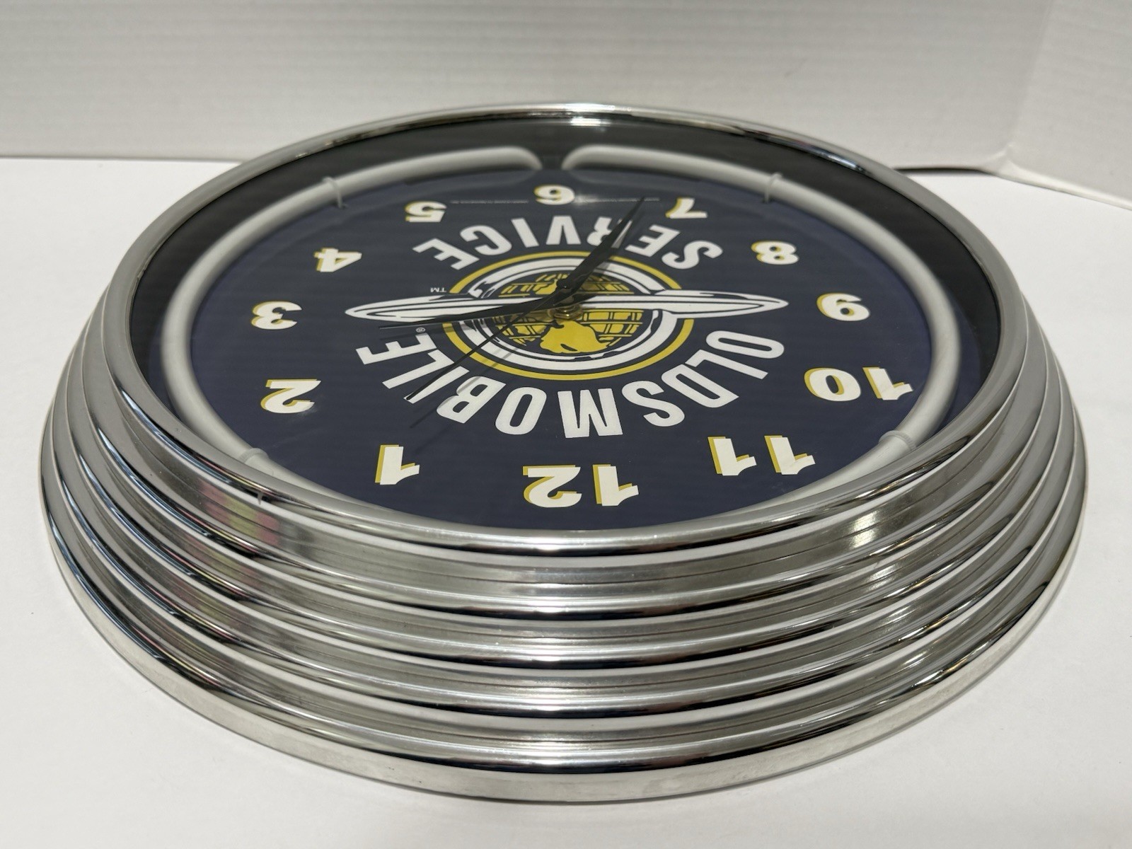 General Motors Oldsmobile Service 15" Neon Sign Clock 8OLDSM Working