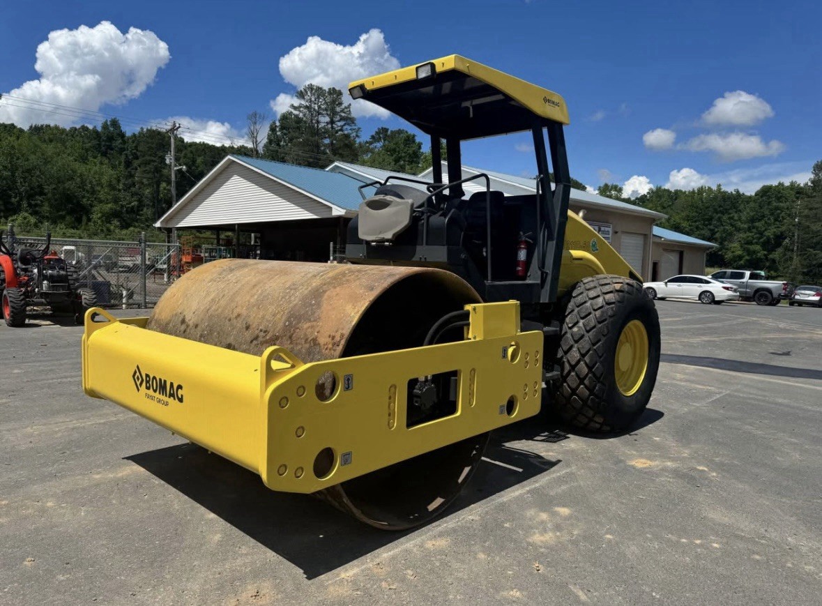2014 BOMAG BW 211D-50 Smooth Drum Roller