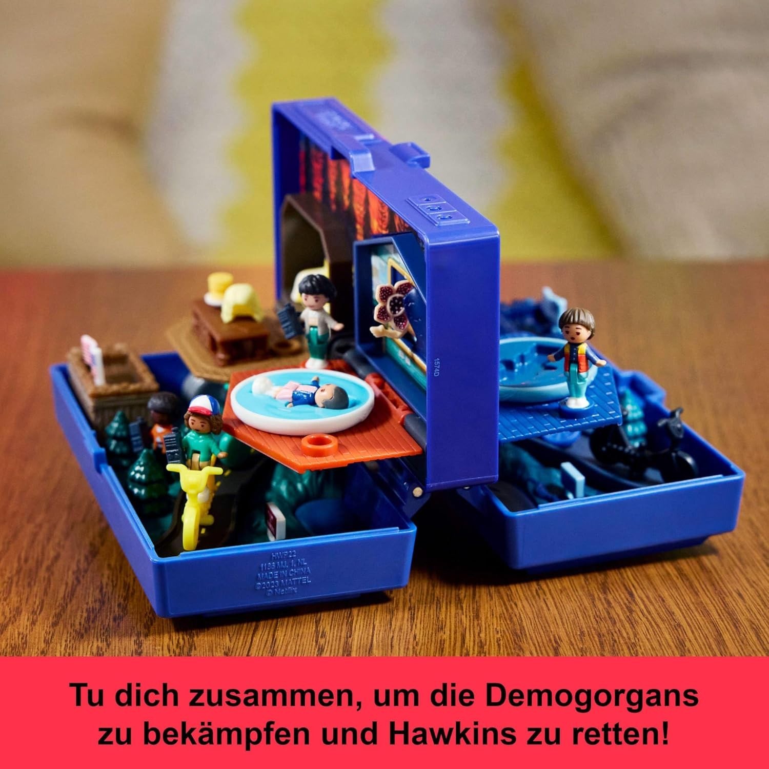 Polly Pocket Collector Playset, Stranger Things Compact with 6 Dolls &10 Accs'