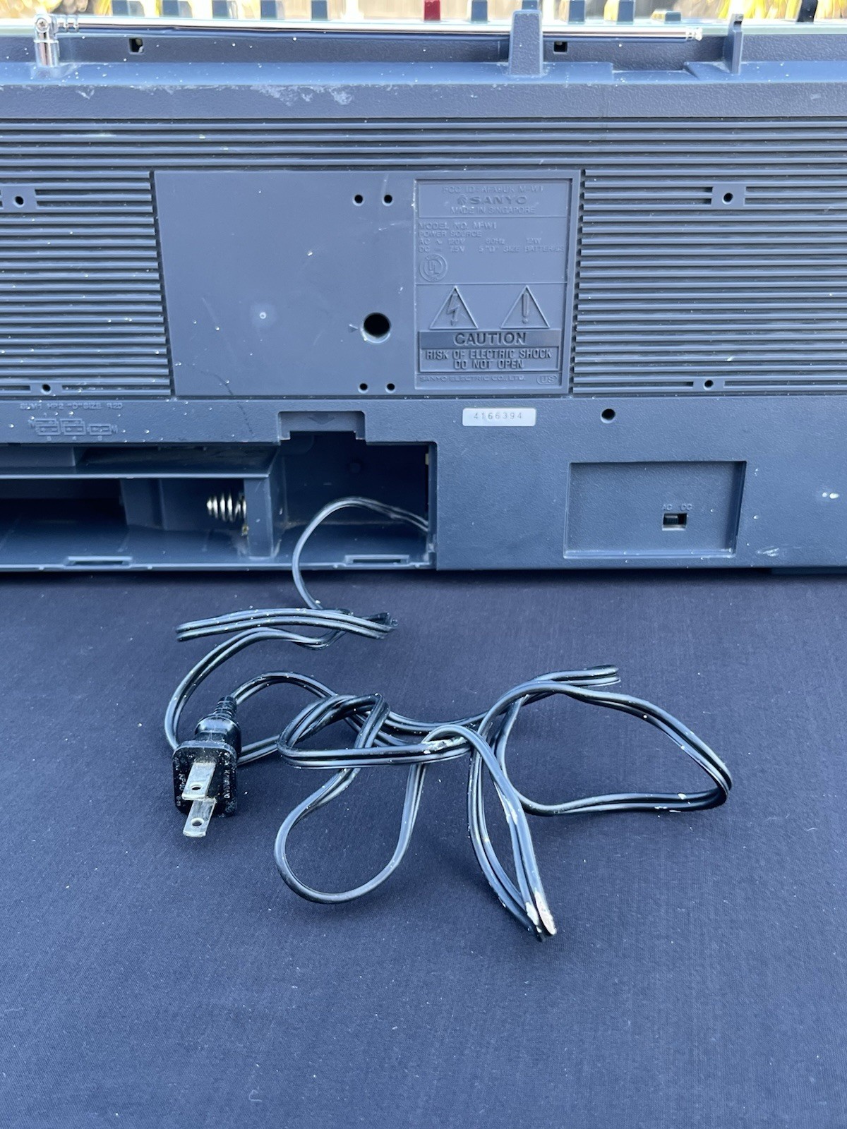 VINTAGE 1980’s Sanyo M-W1 AM/ FM Dual Band Stereo Cassette Radio Boombox Works