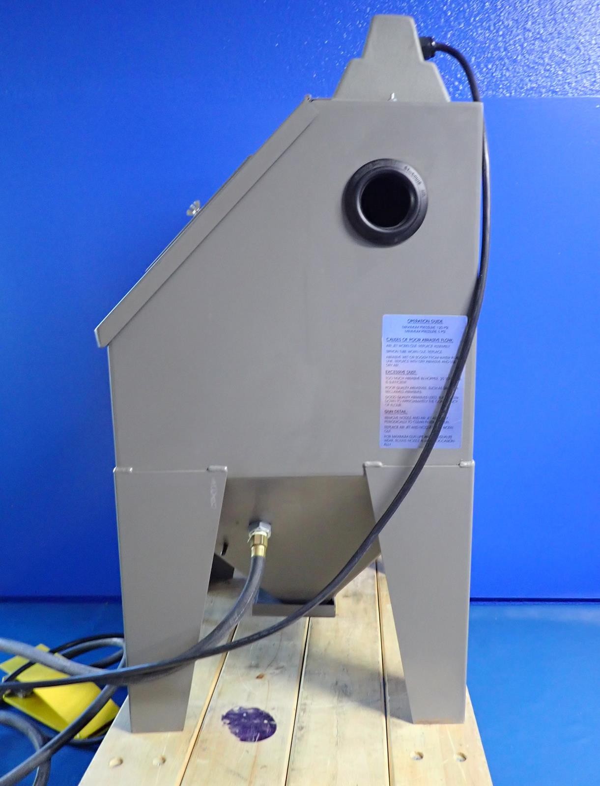 ECONOLINE 101691G-A Mini Bench Abrasive Blast Cabinet