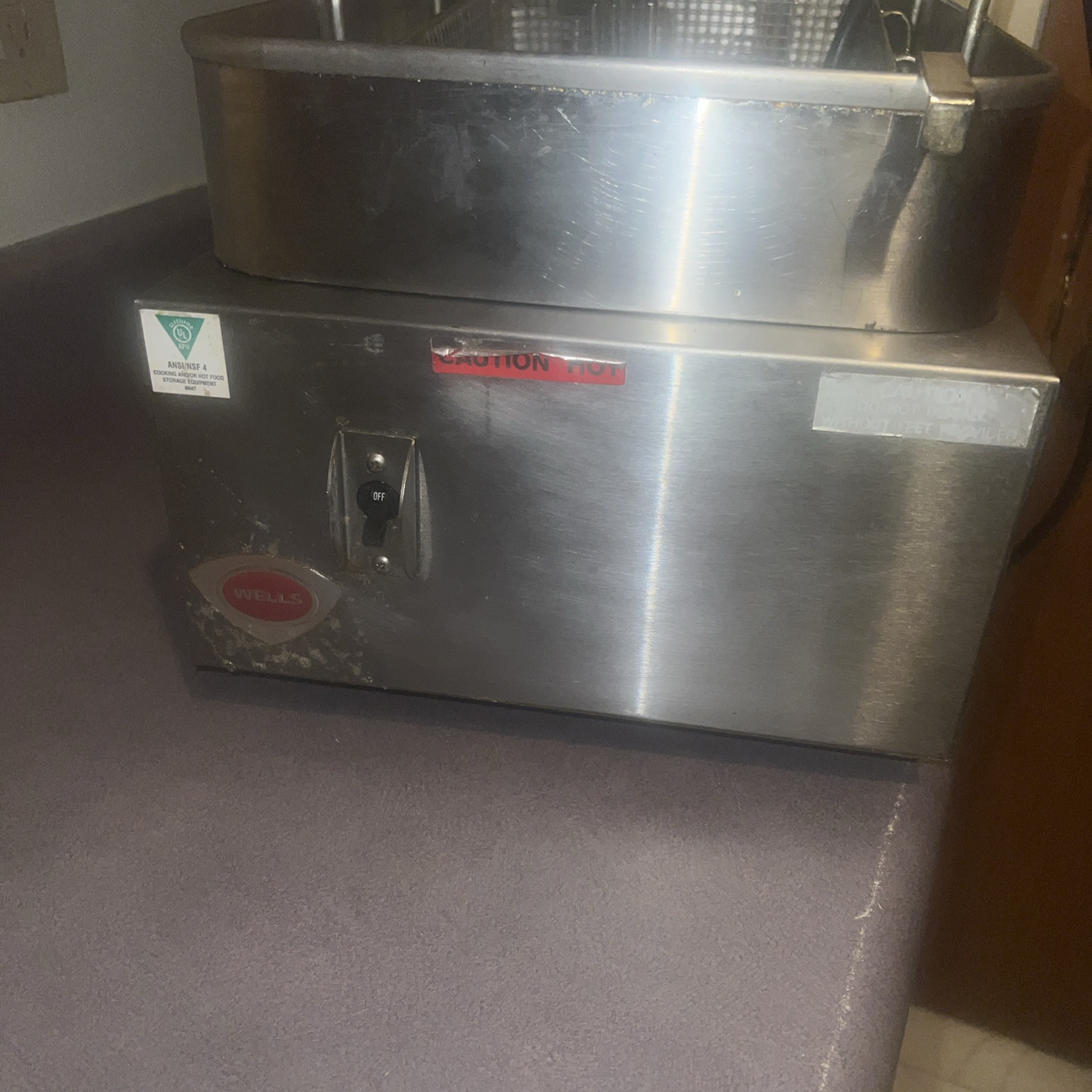 Wells 5E-F15 15 lb. Electric Countertop Fryer - 208-240V, 4319/5750W UUU