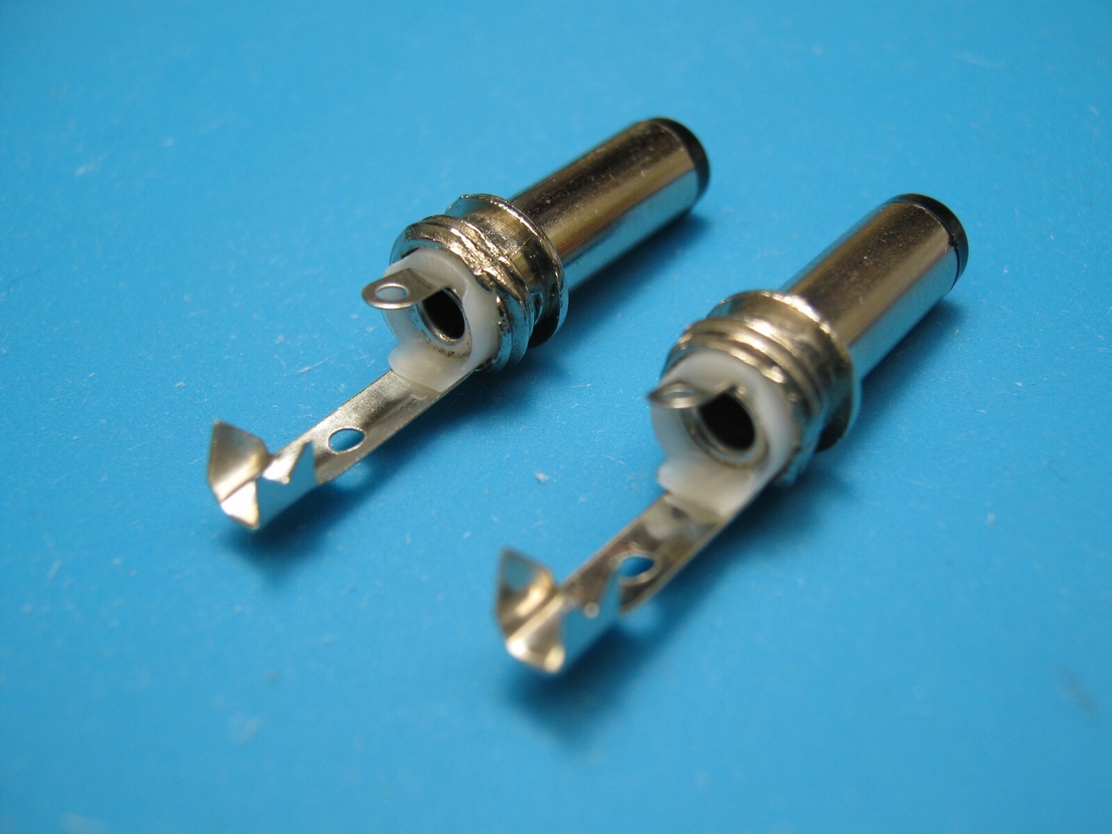 Two 5.5mm x 2.5mm/2.1mm Coaxial DC Power Plug Solder Terminals 14mm Barrel CCTV