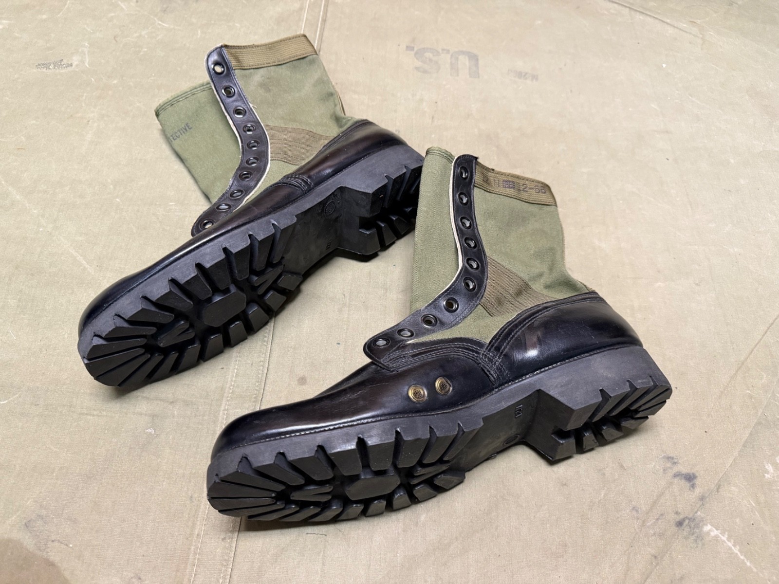 ORIGINAL VIETNAM WAR US ARMY INFANTRY JUNGLE BOOTS, SIZE 12, 1966