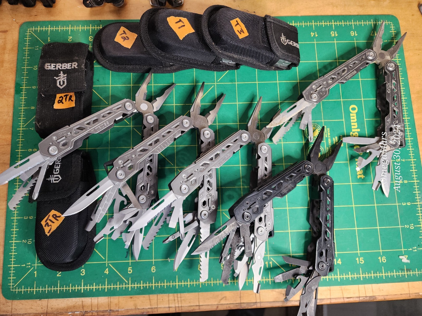 Gerber Truss 17-in-1 Multi Tool Random selection of x1(ONE) per order, W/ SHEATH