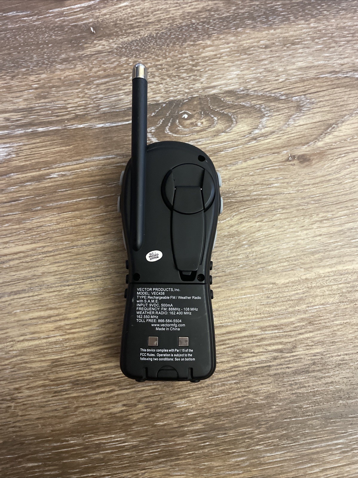 Weather Channel FM Alert Radio/Flashlight Hand Crank Rechargeable VEC438 TESTED