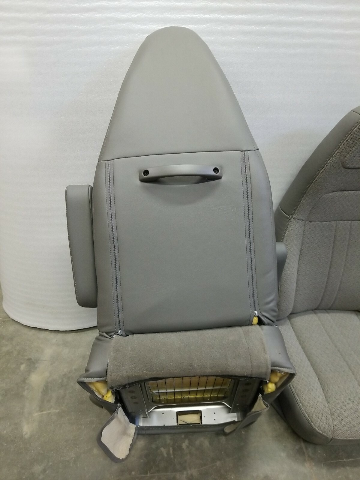 97-23 Chevy Express/GMC Savana Van Pair LH & RH Gray Cloth Power Bucket Seats