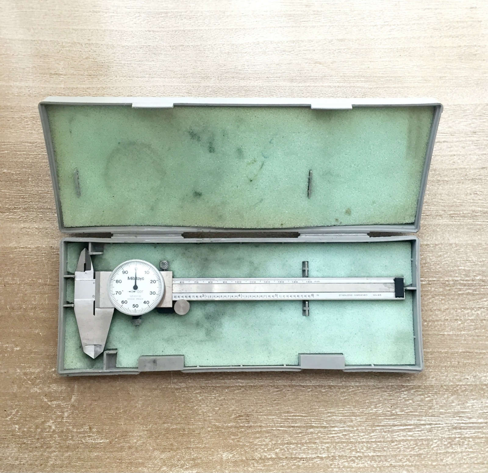 Mitutoyo Dial Caliper 6" Calibrated 505-637 .001" 6” With Case - Made In JAPAN