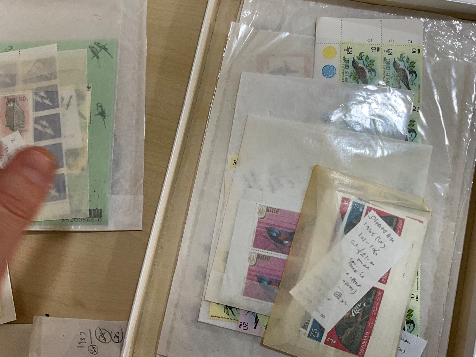 Birds on stamps MNH cat value over £9000 ex dealer stock t29