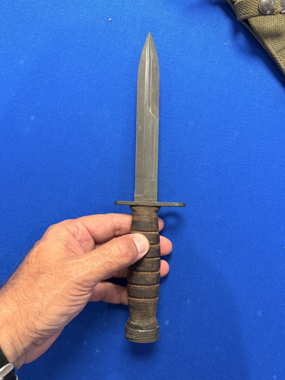 US WW2 Camillus Bayonet Fighting Knife w/ Scabbard canteen, belt and ammo pouch