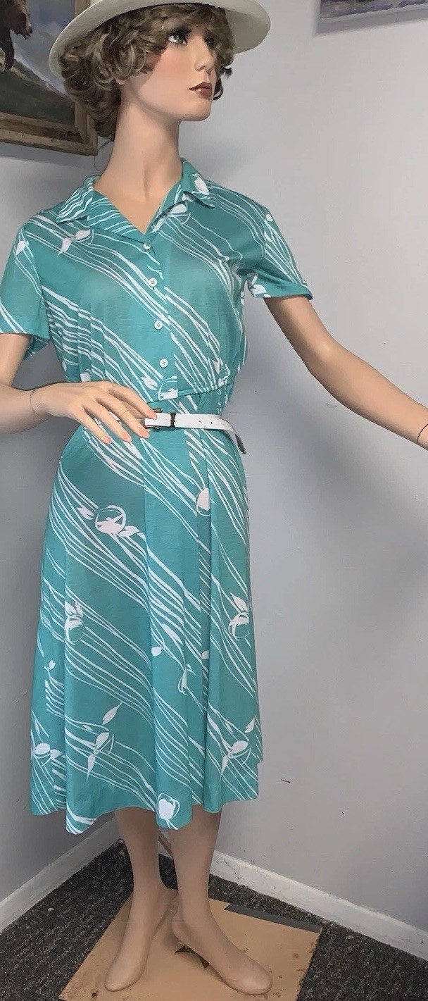 1960s FULL SIZE STORE CLOTHING DISPLAY MANNEQUIN WOMAN PLASTER? METAL STAND