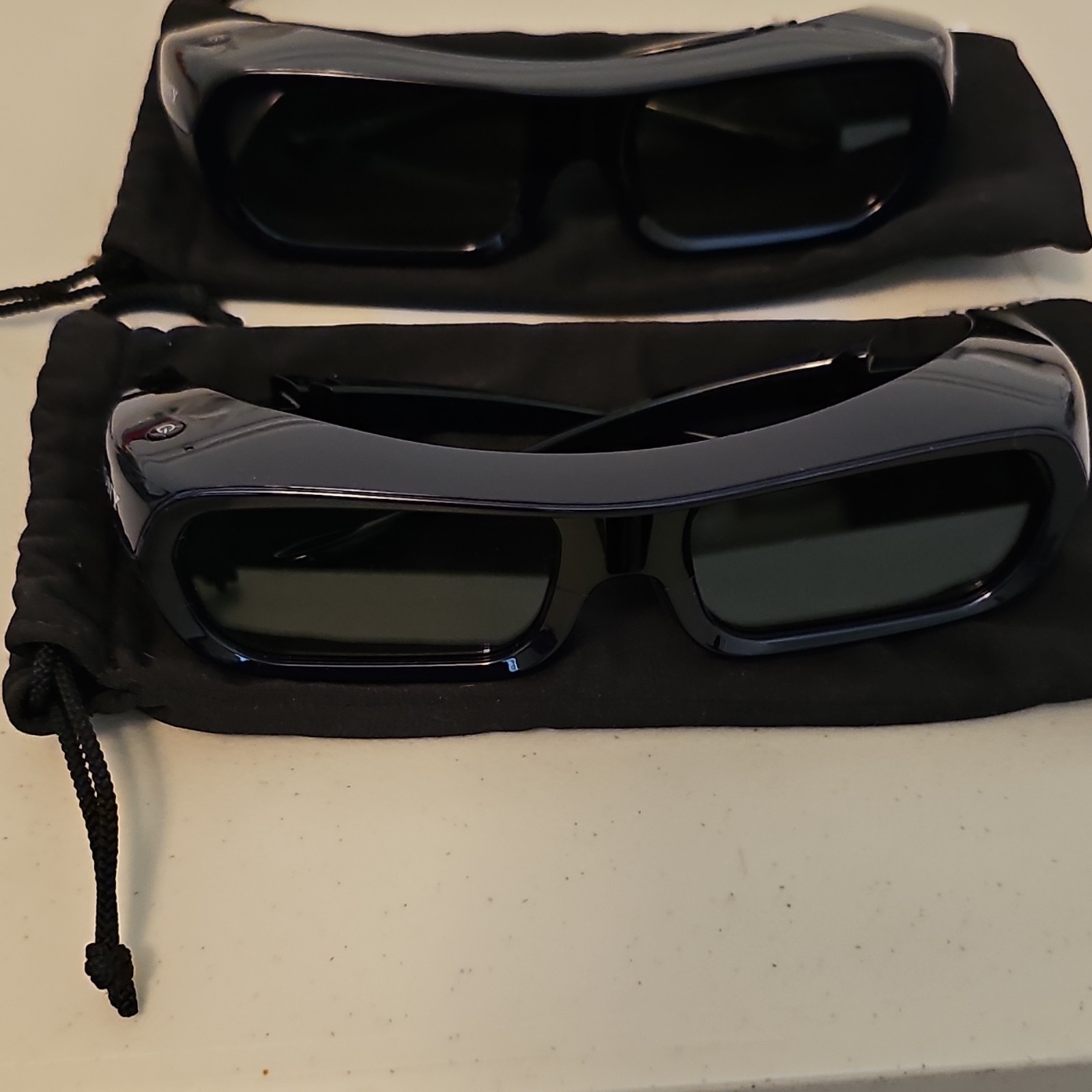 Sony 3D TV Glasses Black Set of 2 for 3D TV with Protective Soft Cases
