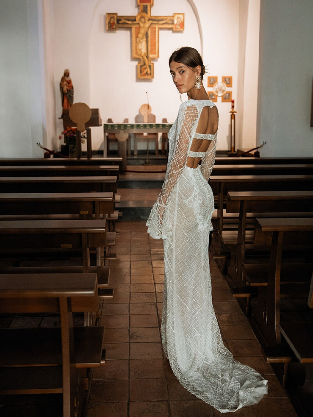 Illusion Straight Wedding Dresses Lace Appliques Sequins Bridal Gown Bride