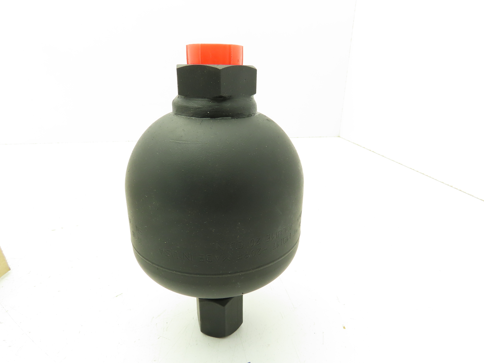 Hydac 2208204/113/069 Diaphragm Accumulator MAWP 3000 PSI 20 Cu.In. SAE 1/2-8