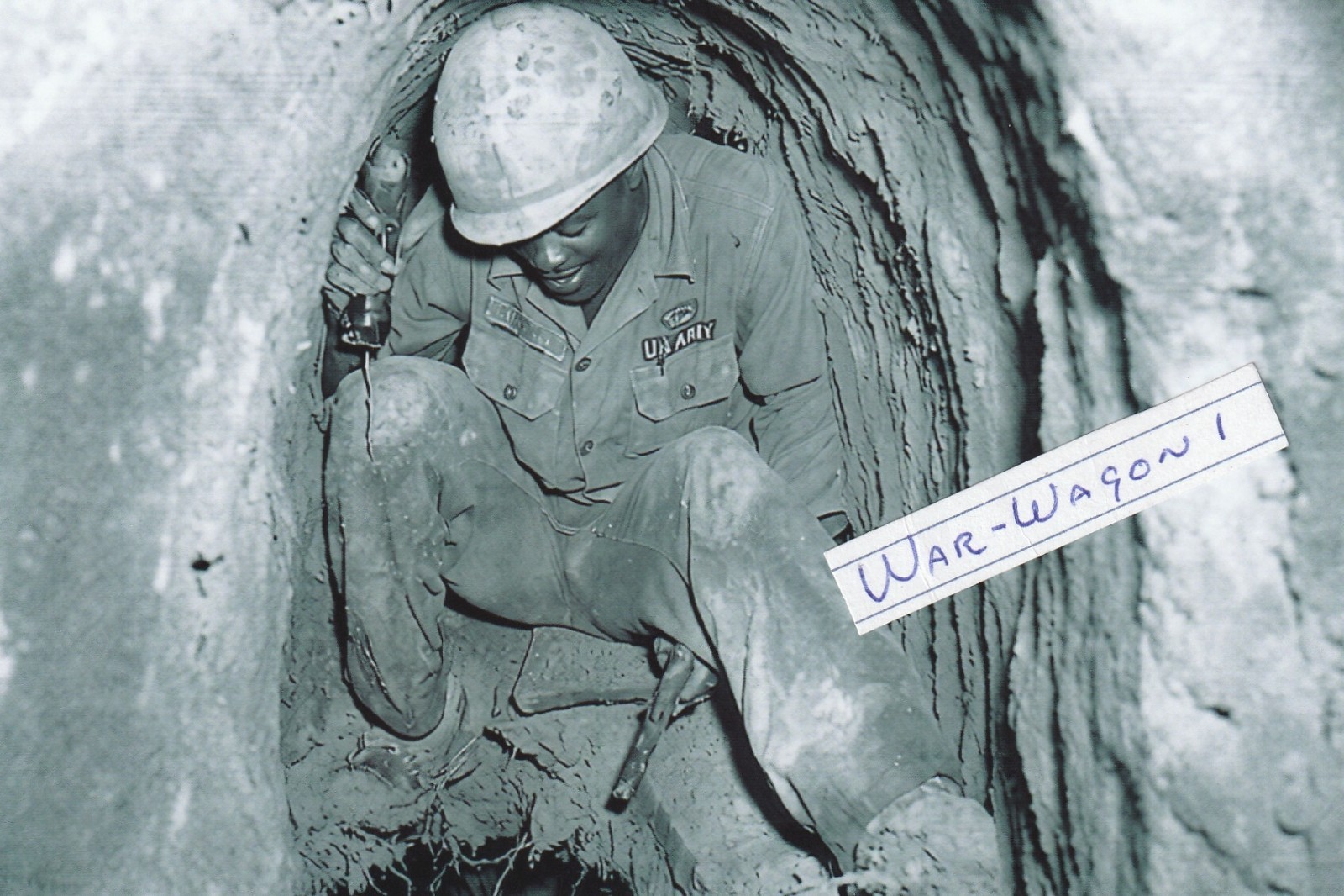 Vietnam  War  Photo --     Tunnel  Rat
