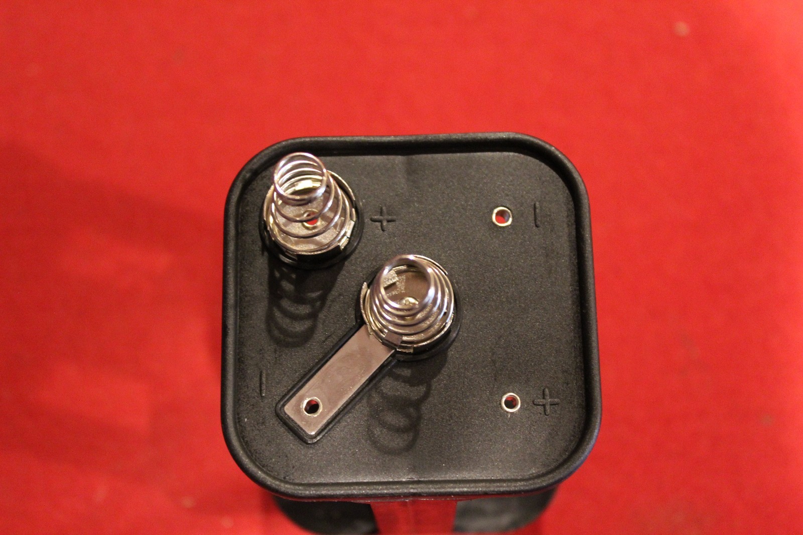 SURPLUS 6 VOLT LANTERN BATTERY ADAPTER 4 D CELL DEER FEEDER LIGHT FISH MILITARY