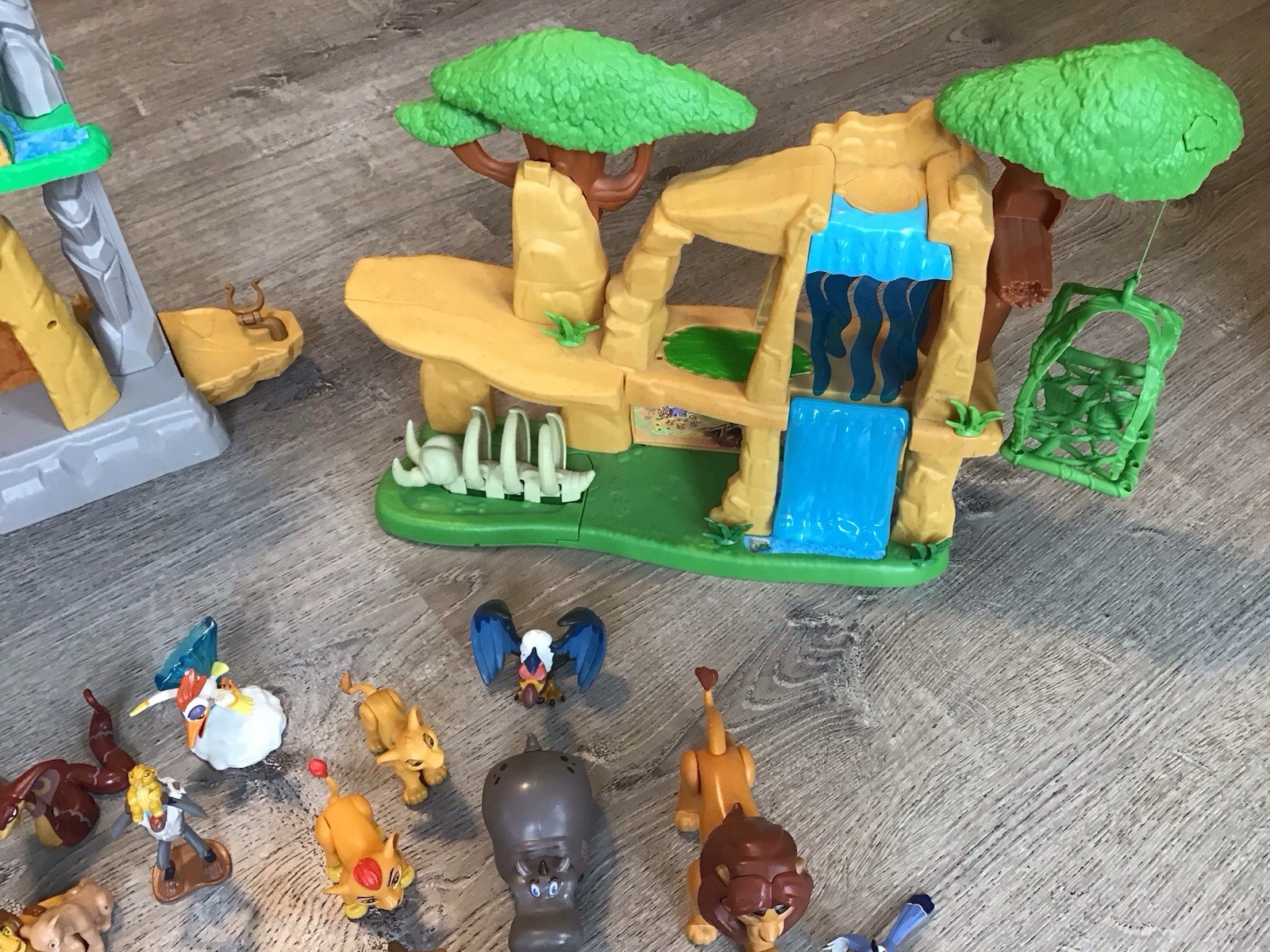 Disney Lion King Lion Guard Training Lair / Defend The Land / Rise Of Scar LOT