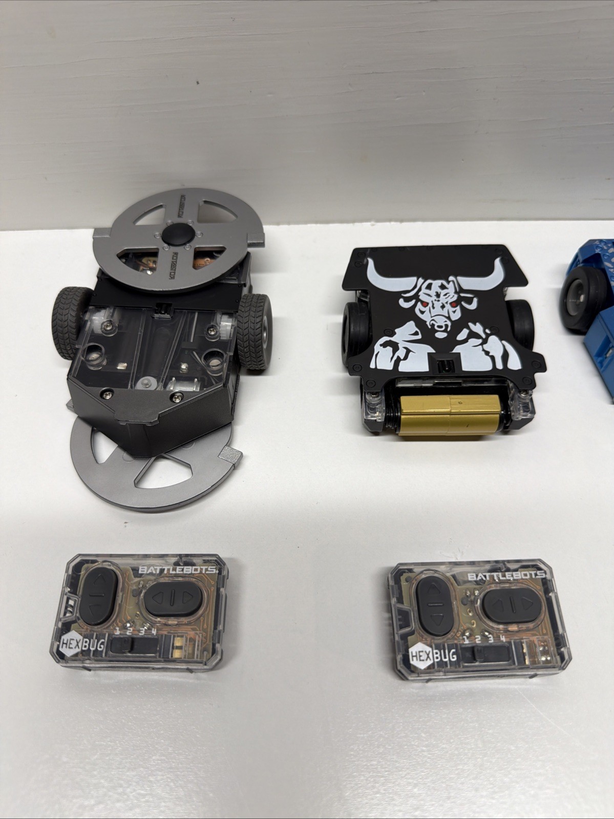 Hexbug Battlebots Arena with 6 bots, 6 remotes - Untested