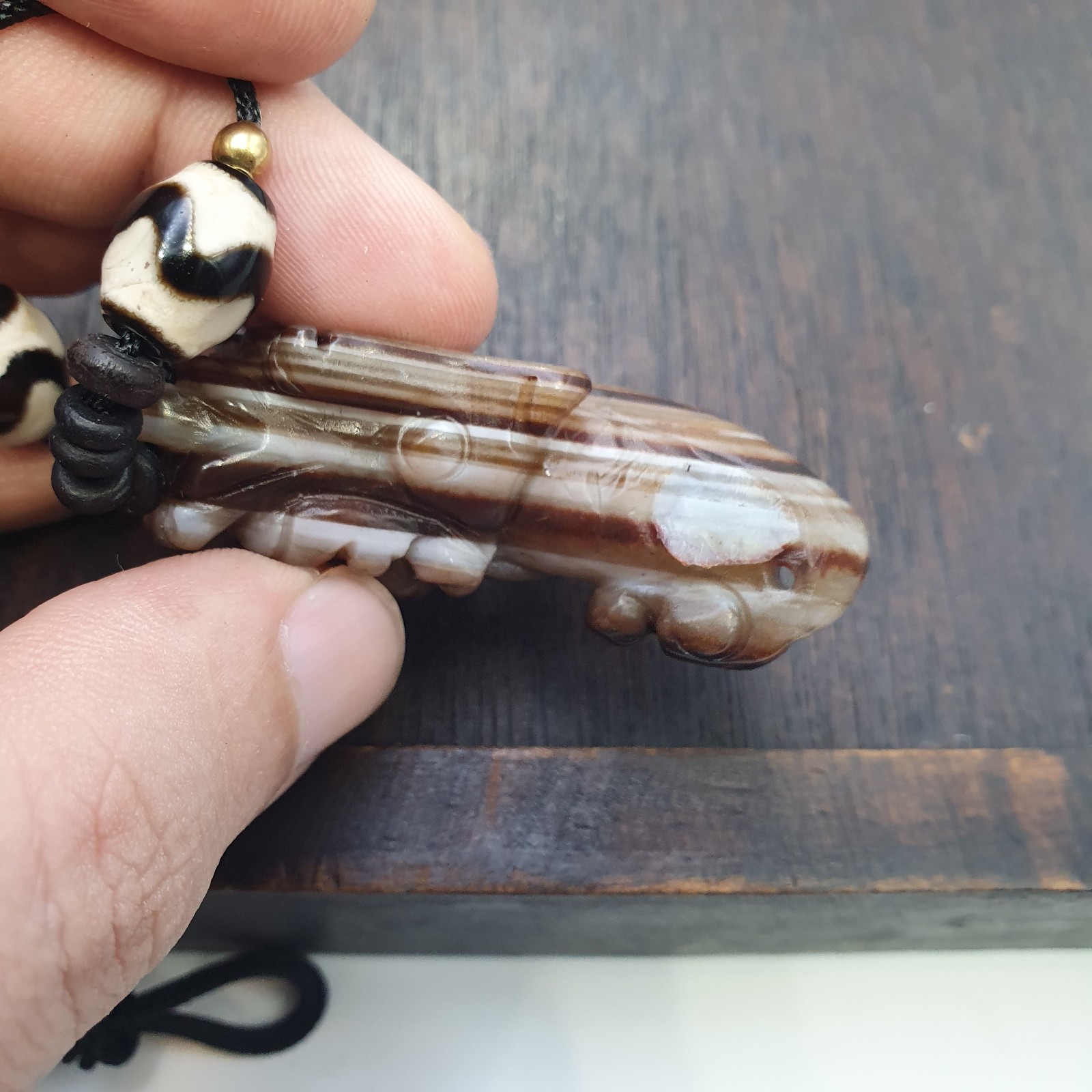 tibetan carving agate eyes stone bead amulet
