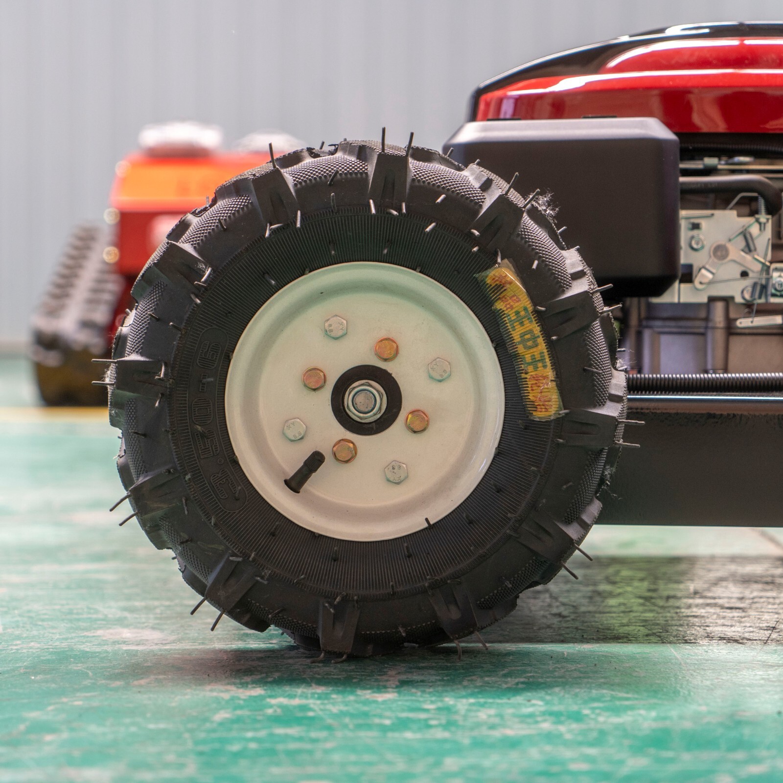 Gasoline Remote Control Lawn Mower Adjustable Blade Height 45° Climbing