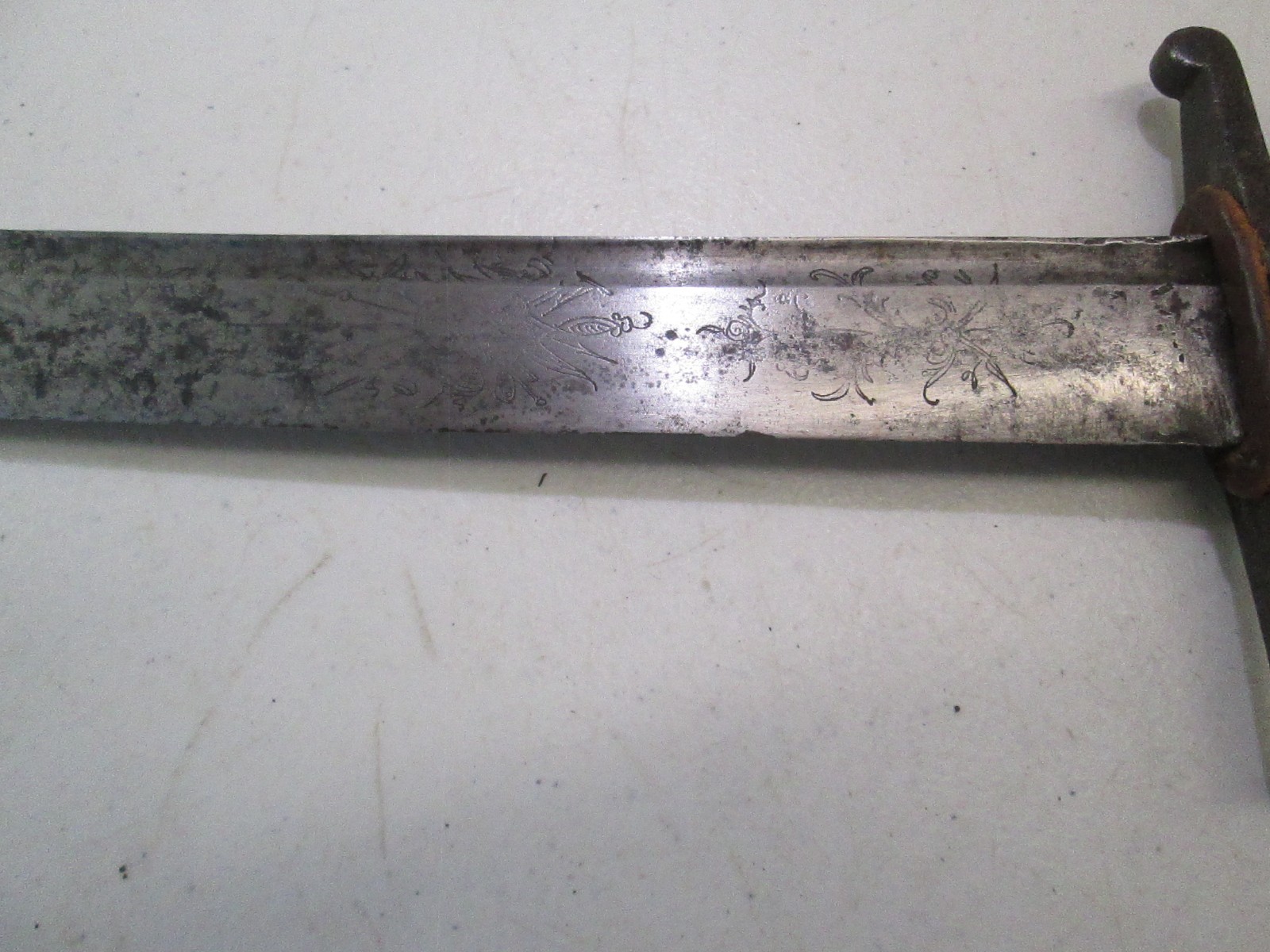 EARLY US CAVALRY SWORD NO SCABBARD GROOVED ETCHED BLADE UNMARKED