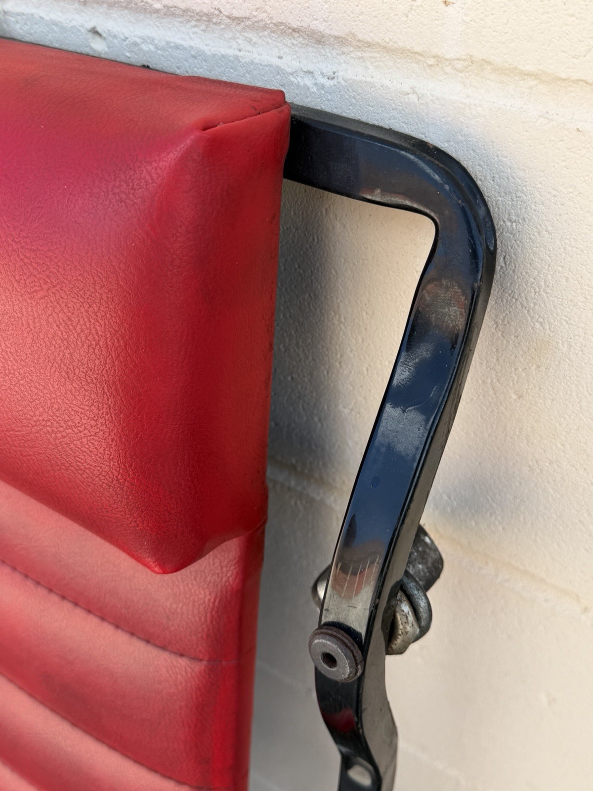 Lisle Jeepers Creeper 96032 Fully Padded Red 42” Low Profile