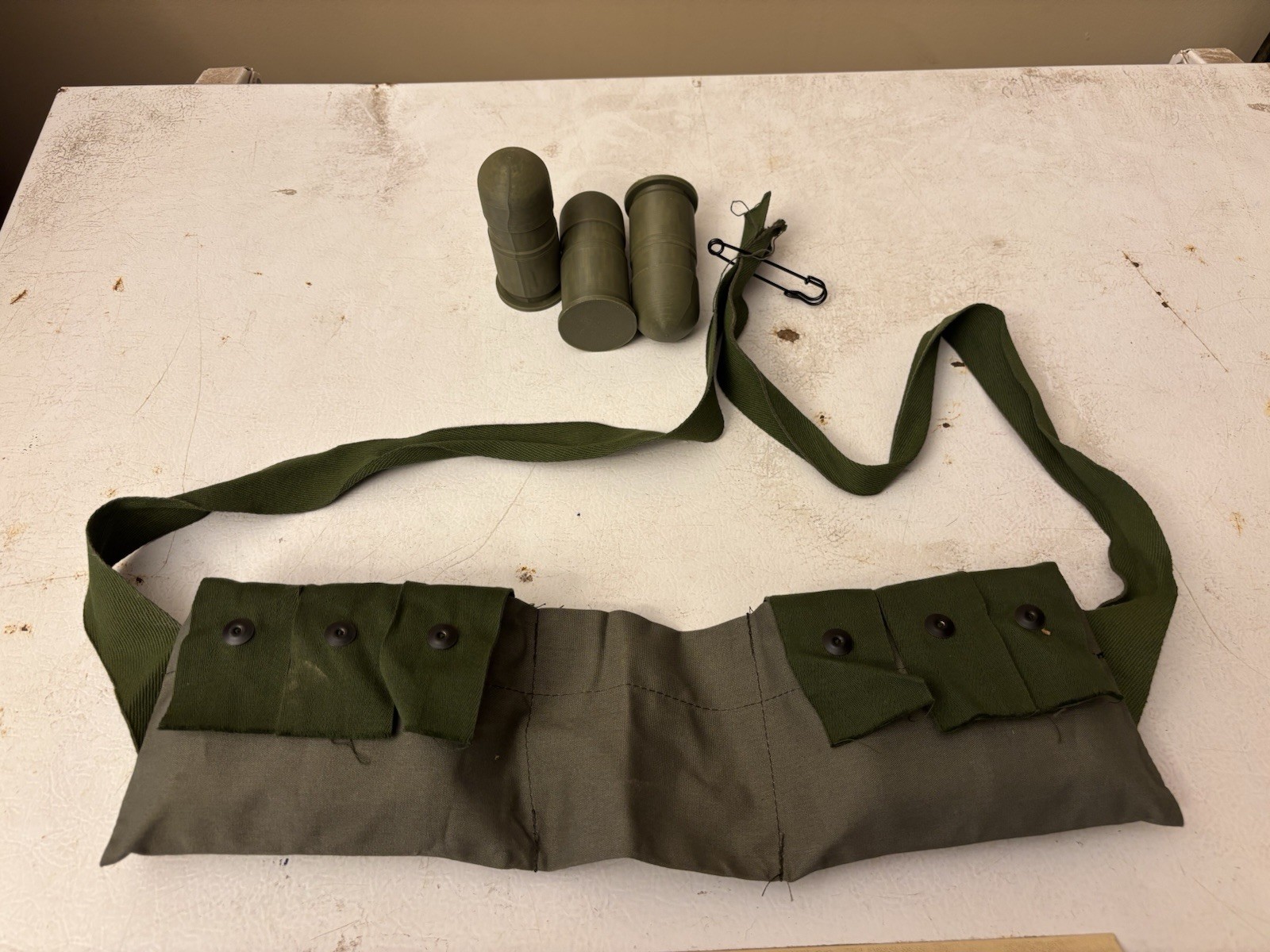 40mm Inert Replica HEDP (37mm sized) For Living History W/bandolier USGI Nam