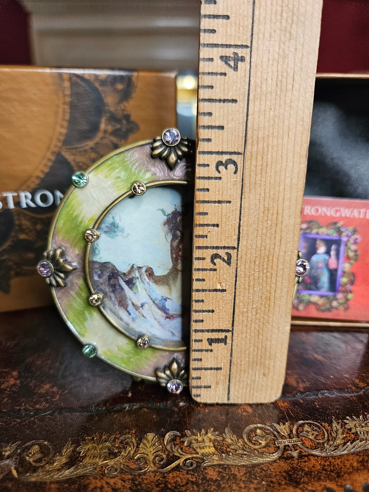 Jay Strongwater Agatha Swarovski Crystal Enamel Round Green Mauve Frame W/Box