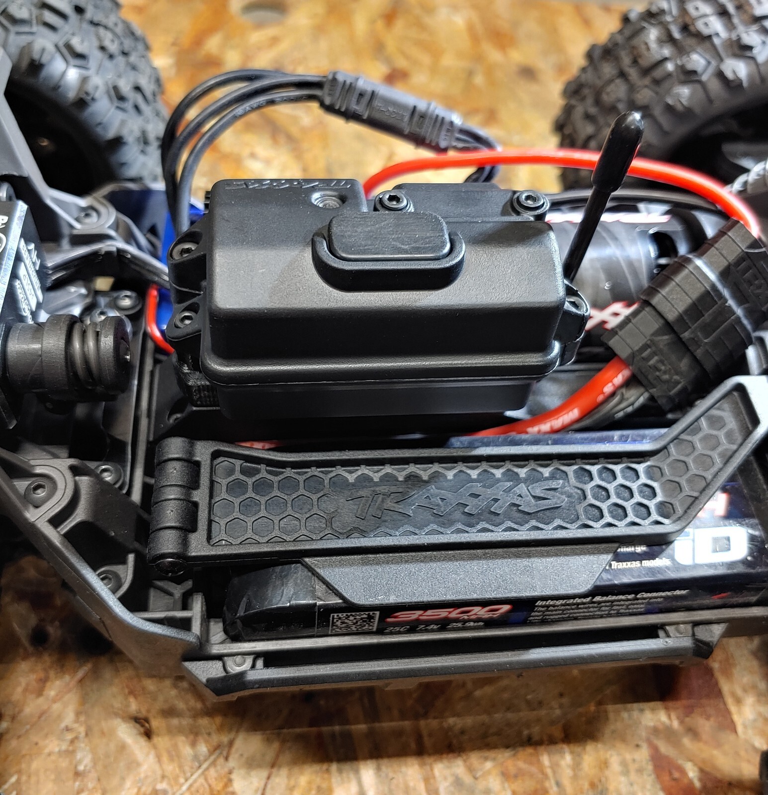 Traxxas Mini XRT/Maxx Sealed Receiver Box Mounting Adapter For 3628 Receiver Box