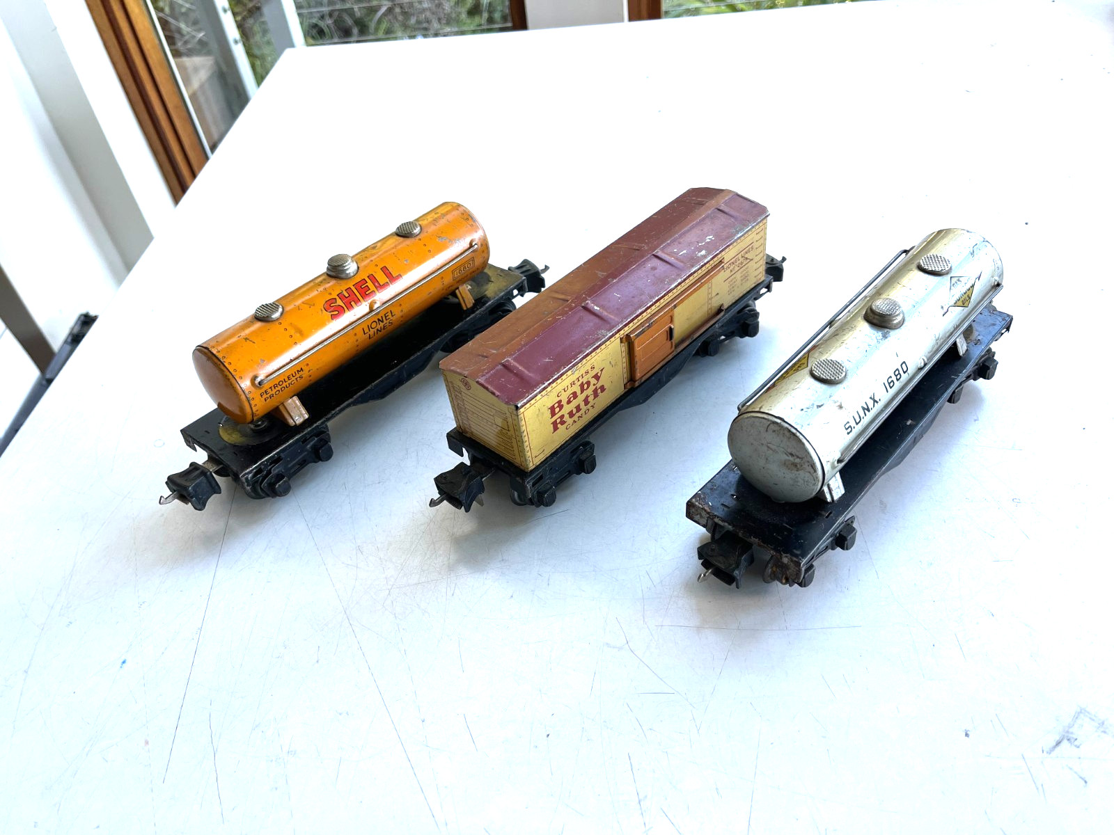 LIONEL 1680, 1682, 2679, 2677, PREWAR, BOXCAR, SUNOCO TANK , GONDOLA, CABOOSE