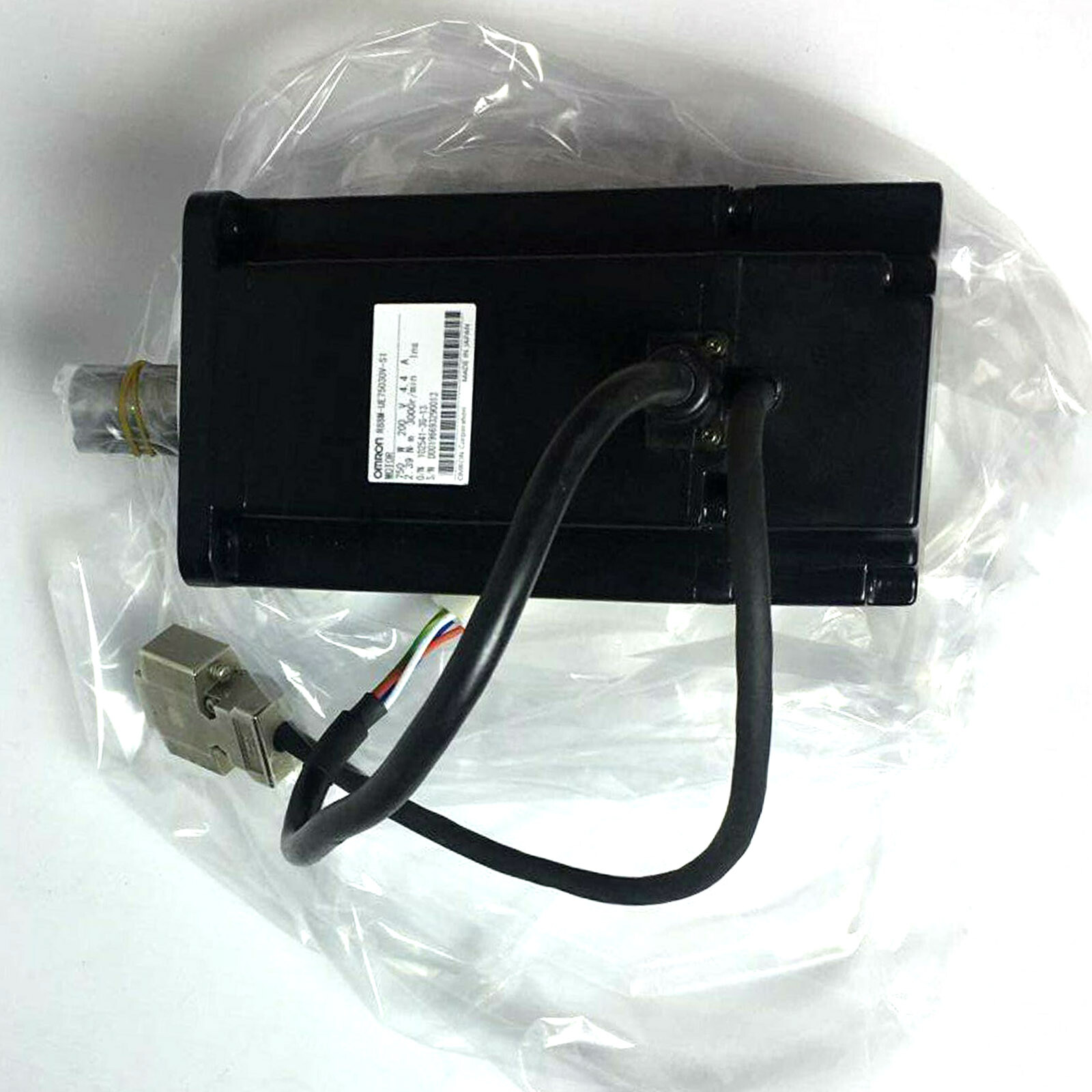 1PCS NEW OMRON servo motor R88M-UE75030V-S1 750W 200V 4.4A 3000r/min