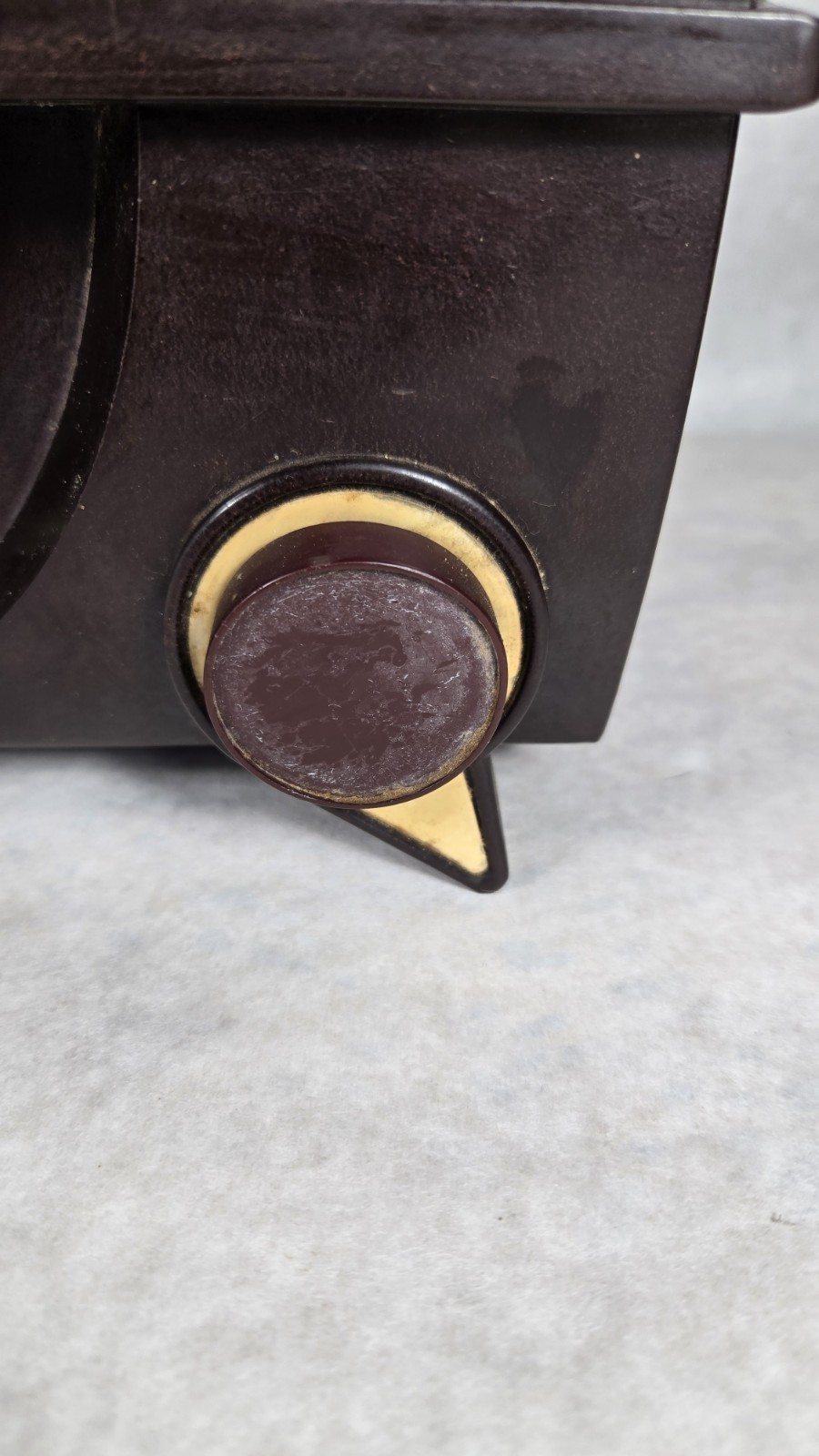 Vintage MCM Zenith Model J615 AM Tabletop Tube Radio POWERS ON/PARTS See Photos