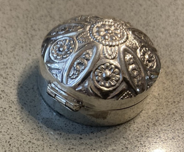 Vintage  925 sterling repousse domed small box for gifts, notes, pills, etc