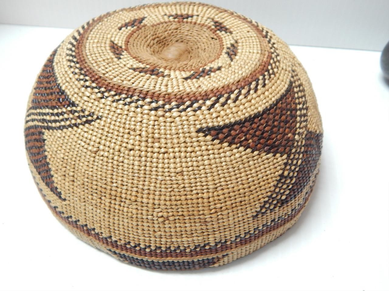 MINT FINE ANTIQUE YUROK (HUPA) CALIFORNIA BASKET HAT - CLEAN AND PRISTINE