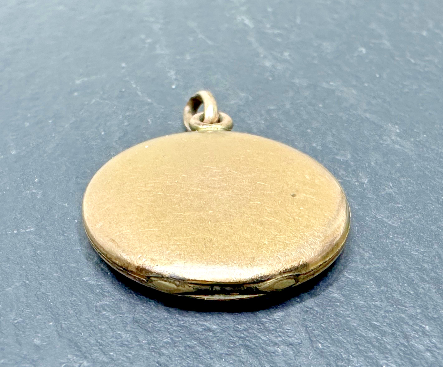 ANTIQUE GOLD FILLED PHOTO LOCKET WITH GREAT PHOTOS N122