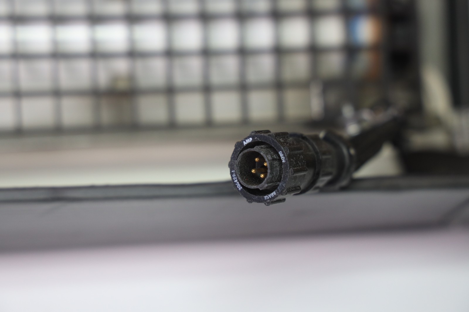 Kino Flo FIX-241 2ft 1-Bank Light w/ BAL-105 Ballast & Cable – Tested