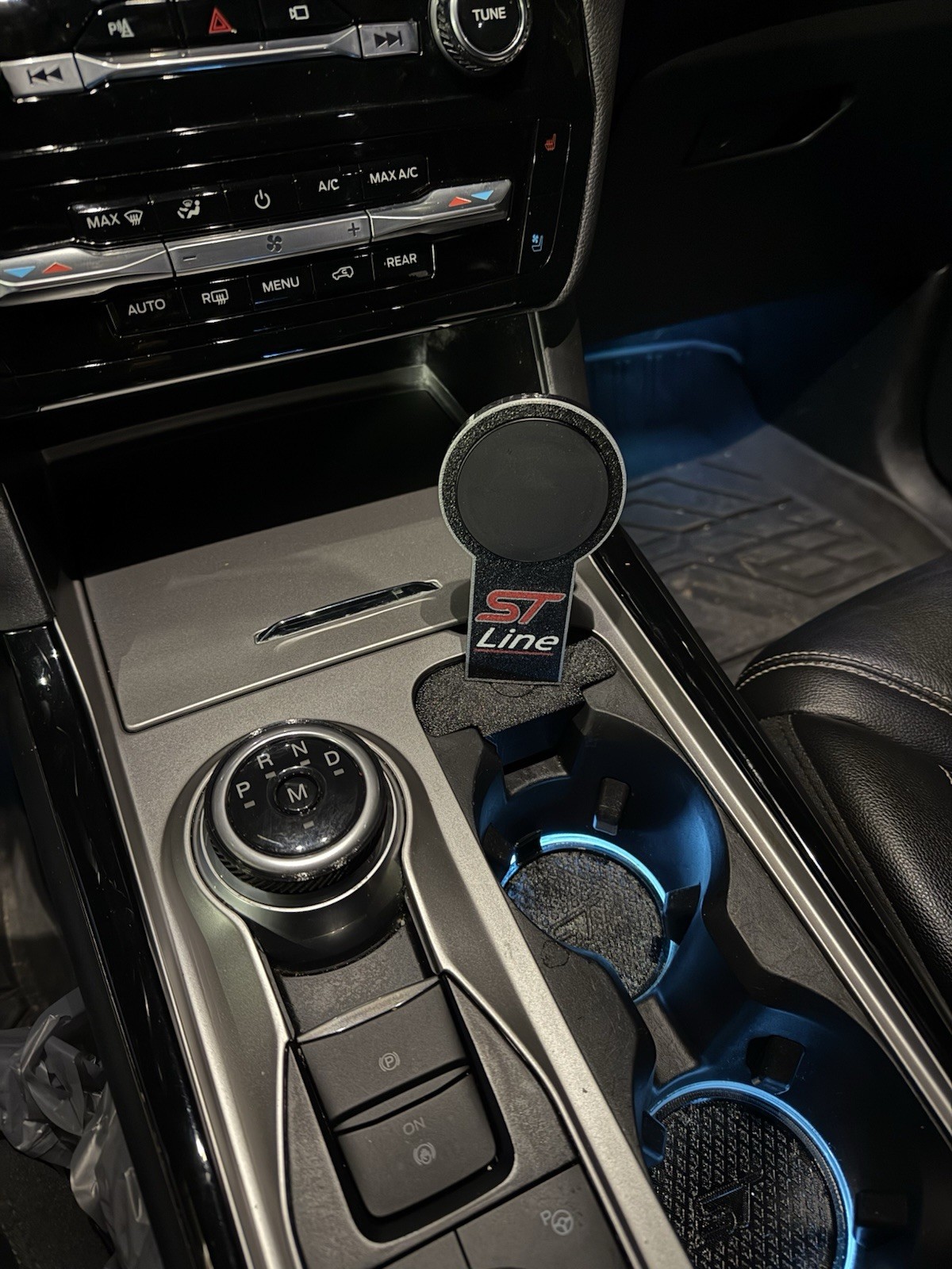 2020-2024 Ford Explorer Magnetic Wireless Charger / CarPlay Adapter