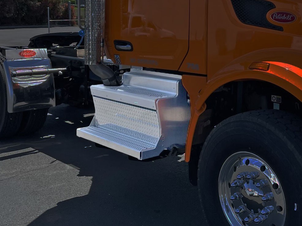 Peterbilt 389 579 567 DPF Box Step 44"