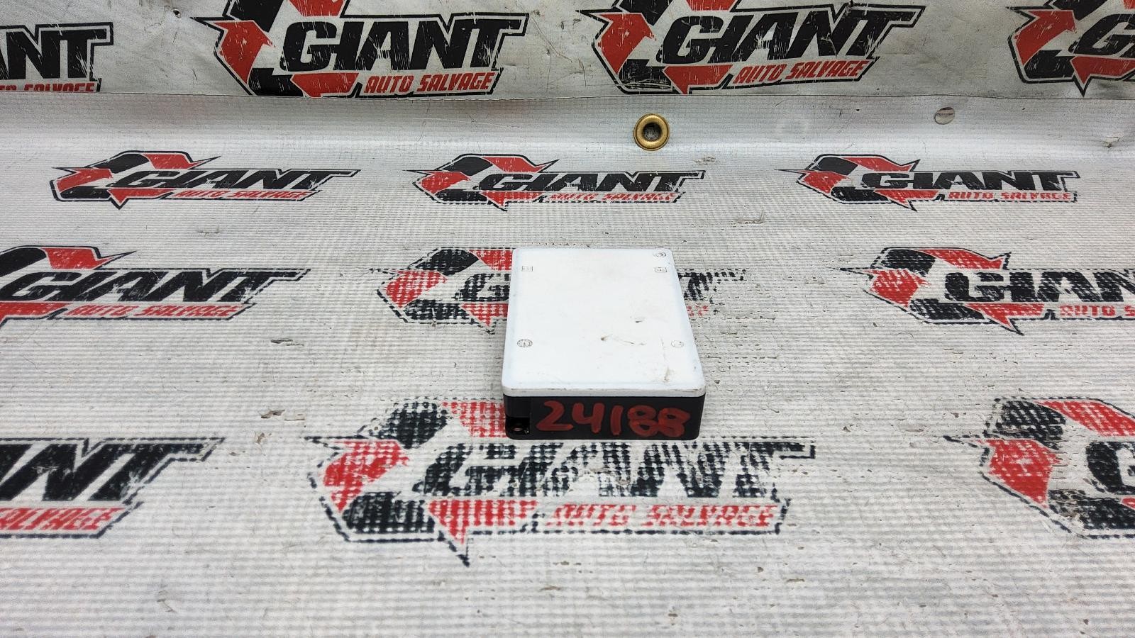 18 19 MERCEDES GLC300 REAR BLIND SPOT RADAR MODULE OEM A0009052504