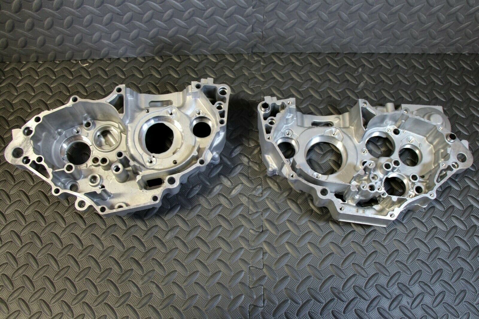 NEW YAMAHA YFZ450 YFZ 450 ENGINE LEFT RIGHT CENTER CASES CASE YFZ 450 2004 2005